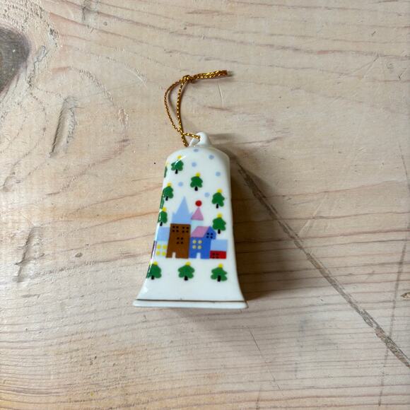 Lillian Vernon LVC Vintage 1988 Porcelain Christmas Bell Ornament Houses - Picture 5 of 8